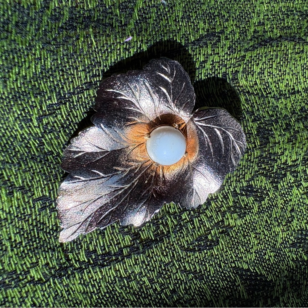 Vintage Sarah Coventry Faux Pearl Gold Leaf Brooch 1970s pin Fall Autumn whimsy